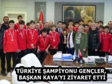 TÜRKİYE ŞAMPİYONU GENÇLER, BAŞKAN KAYA’YI ZİYARET ETTİ